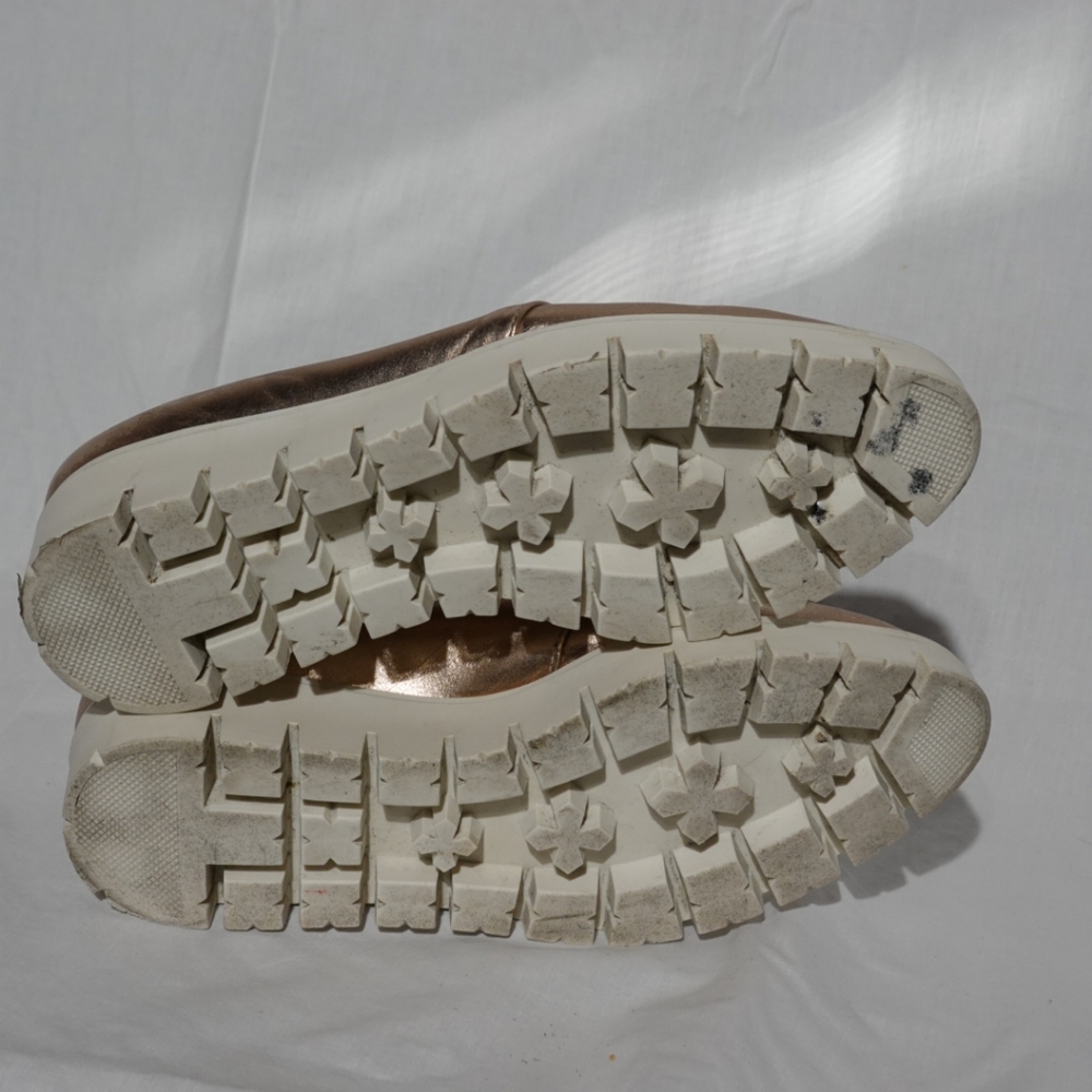 DOROTHY GAYNOR Metallic Rose Gold Laced Oxfords with White Platform Lugg Soles - Picture 2 of 8